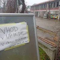 In&scaron;pektor za delo prepovedal či&scaron;čenje azbesta