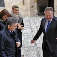 Ovir za prodajo Cimosa ni več