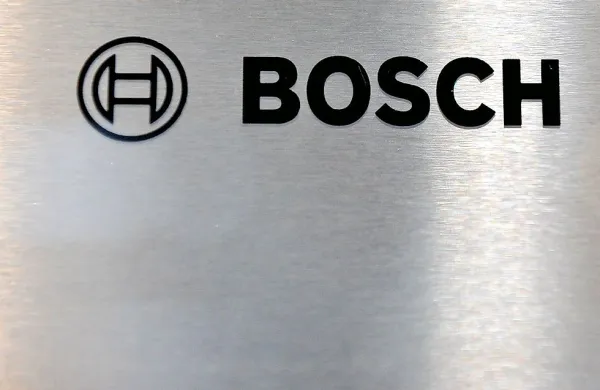 Bosch bo ameriškim kupcem in prodajalcem Volkswagnovih 
vozil plačal 300 milijonov evrov, saj je izdelal nekatere dele 
programske opreme, ki jo je Volkswagen nato uporabil pri 
goljufanju. 