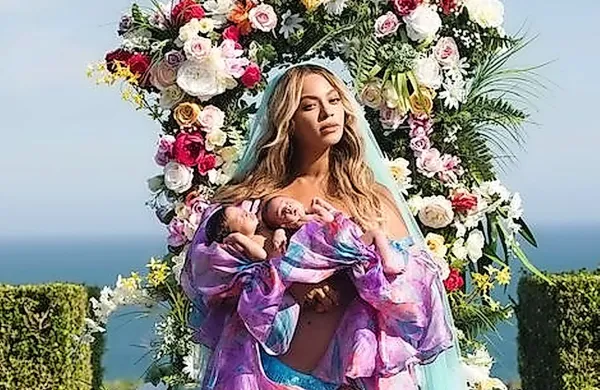Beyonce pričakuje dvojčka.