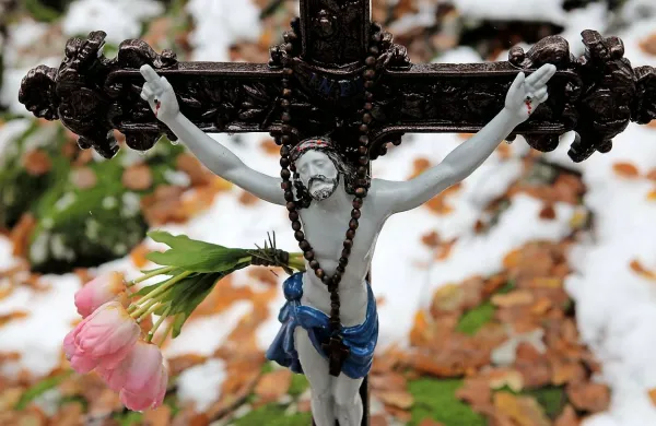 V Katoliški cerkvi danes obeležujejo praznik Jezusovega 
darovanja v templju.