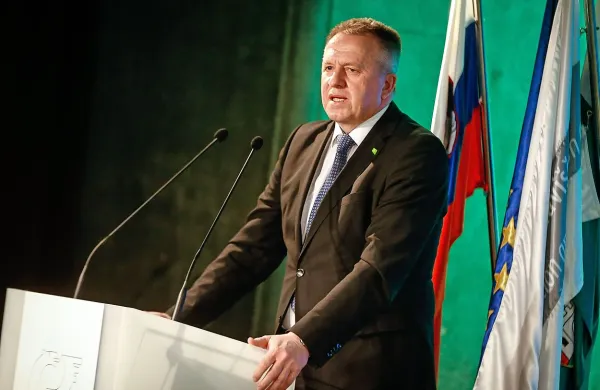 Minister Počivalšek poudarja, da se slovenski turizem lahko 
razvija le, če bomo imeli več tujih gostov.