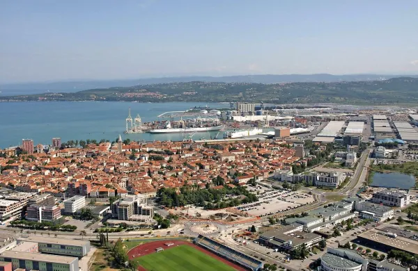 Mestna občina Koper bo ponovno prodajala  nepremičnine. 
Na prvo letošnjo javno dražbo, 16. februarja, je  uvrstila kar 54 
nepremičnin oziroma nepremičninskih sklopov.
