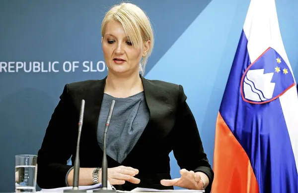 Ministrica za notranje zadeve Vesna Györkös Žnidar