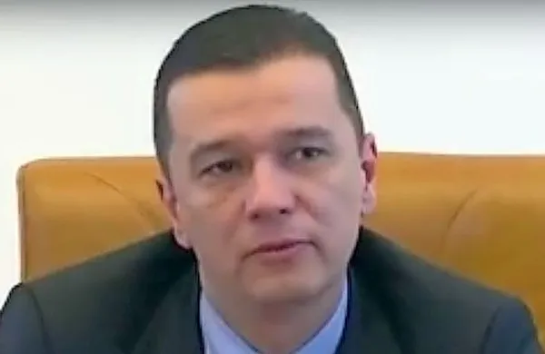 Romunski premier Sorin Grindeanu je po množičnih protestih 
zaradi odloka, ki otežuje pregon določenih korupcijskih 
dejanj, včeraj napovedal, da bo vlada v nedeljo umaknila 
sporni odlok.