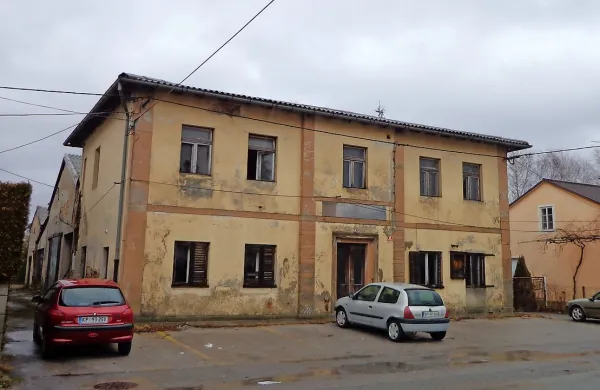 Tudi propadajoča stavba nekdanjega AMD bo morda odstopila prostor novim vsebinam.
