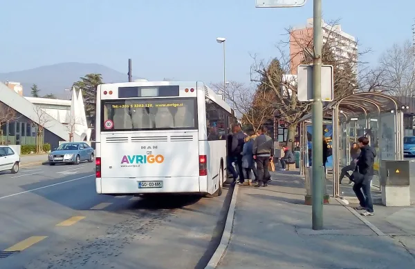 Mestni potniški promet so se lotili posodabljati sredi leta 
2014, avtobusi pa še vedno vozijo po starem. 
