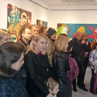 Utrinek s sobotne otvoritve razstave v Placu Izolanov.