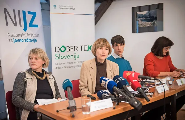 Vpliv oglasov na debelost otrok so včeraj predstavili na 
novinarski konferenci.