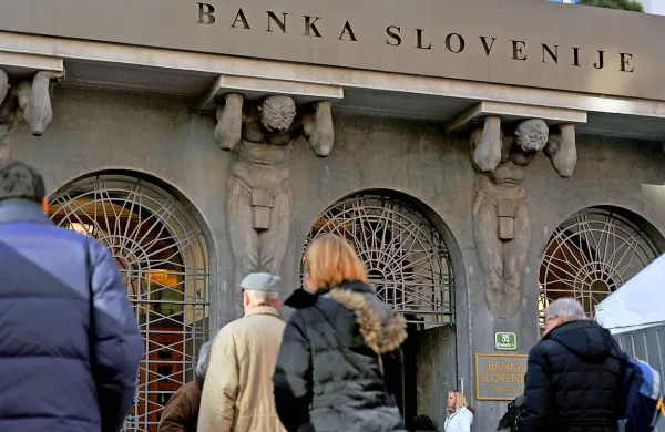 Bruselj trdi, da ni začel pravnih postopkov proti Sloveniji 
zaradi preiskav v Banki Slovenije.