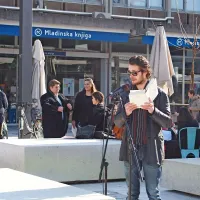 Pre&scaron;ernova poezija na trgu