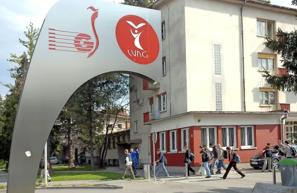 V Novi Gorici so prostori za druženje in informacije, dejavnosti večgeneracijskega centra pa 
izvajajo po številnih krajih na  severnem Primorskem. 