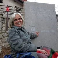 V  Povžanah pri Materiji so odkrili spominsko ploščo pred 100 
leti tam rojenemu gledališkemu in filmskemu režiserju Jožetu 
Babiču.