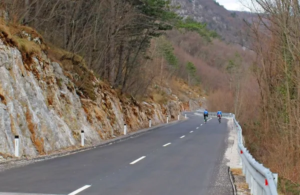 Nova podoba ceste na pobočju Škabrijela