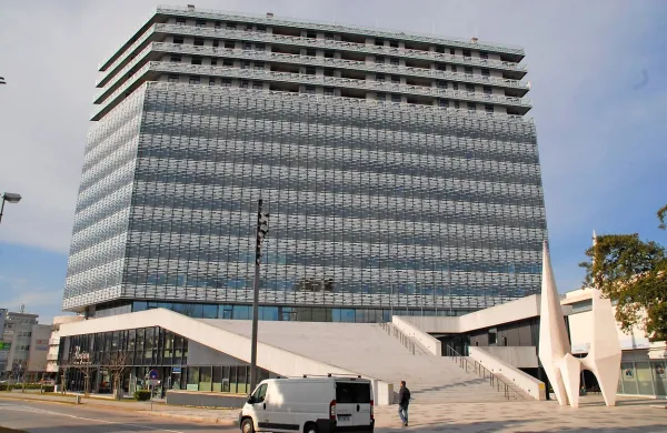 Za oživitev Eda centra je bistven poslovni del v nekaj 
nadstropjih, ki je še nedokončan.