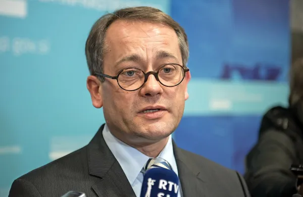 Klemen Potisek: “Najvišja vrednost ukrepa v 
najslabšem možnem primeru -  torej, če bi se trg 
cen električne energije sesul -  bi bila 25 milijonov 
evrov na leto.”