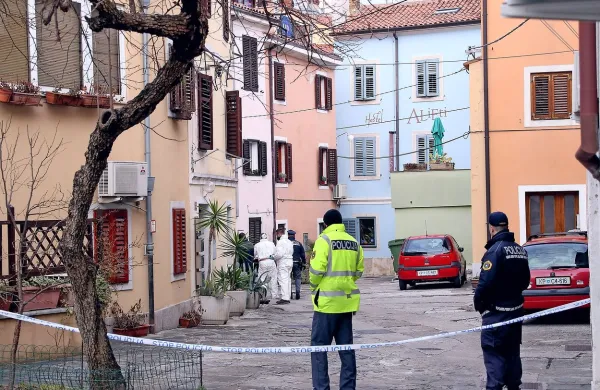 Umor v Izoli: sledi so policiste pripeljale do stanovanja