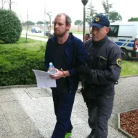 Umor v Izoli: sledi so policiste pripeljale do stanovanja