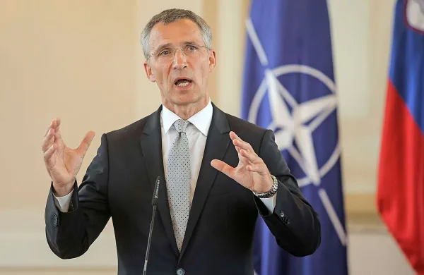 Generalni sekretar zveze Nato Jens Stoltenberg trdi, da je 
povečanje obrambnih izdatkov ključno za čezatlantsko vez.