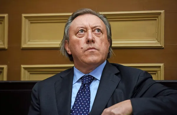 Prvega moža propadlega Mipa Vojteha Volka bremeni obtožba, da je zlorabil položaj ali pravice, ko naj bi nenamensko 
porabil pol milijona kredita.