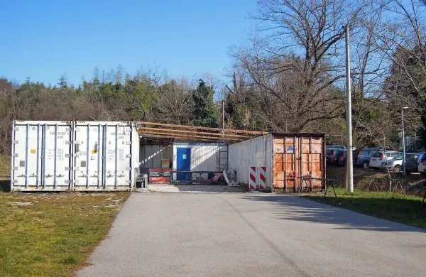 Prostor, ki ga zaseda Kajak kanu klub Ankaran, bi radi tako 
Ortopedska bolnišnica Valdoltra kot ankaranska občina 
namenili novemu parkirišču.