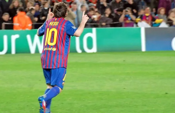 Barcelona in PSG  sta se doslej le enkrat srečala v tem ligi 
prvakov v prvih 57 sezonah, v zadnjih petih pa kar štirikrat.