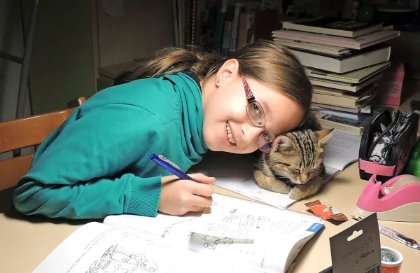 Erika Šavli ni samo uspešna mlada pianistka. Vešče suka tudi 
pero in se zanima še za marsikaj drugega.  
