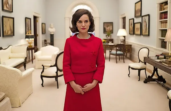 Natalie Portman je po glavni vlogi v Črnem labodu, za katero je prejela oskarja, v Jackie 
ustvarila še eno igralsko mojstrovino.
