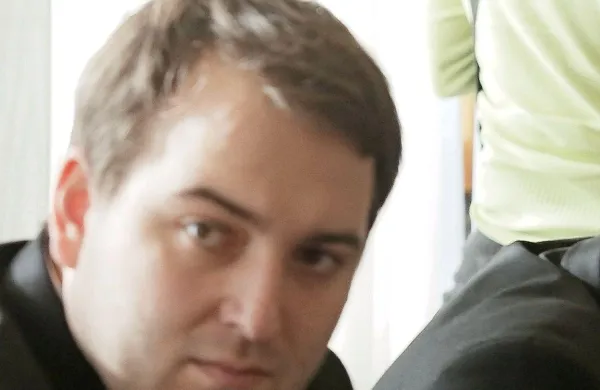 Po nedavni objavi posnetka, na katerem je skupina mladih z 
drogo, je nepovezani poslanec Andrej Čuš, ki je tudi na 
posnetku, opravil test na prepovedane droge. 

