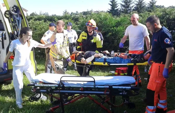 Motorista lahko že najmanjša neprevidnost in najmanjši 
padec drago stane. 