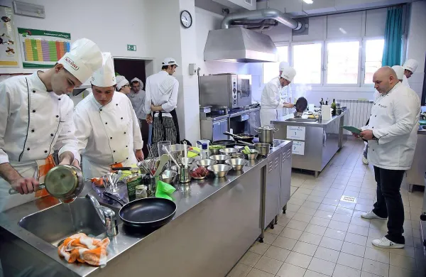 Mladi kuharji in natakarji so pokazali, kaj znajo (foto)