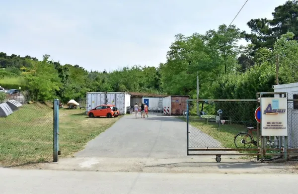Kajak kanu klub Ankaran nima več dovoljenja za delovanje 
pod Valdoltro, obenem pa ne nadomestnega prostora v 
bodočem športnem parku Sv. Katarina.