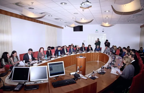 Projekt Mala barka 2 so včeraj predstavili v Izoli. Ker je 
pomorska dediščina skupna Sloveniji in Hrvaški ter privlačna 
za  turiste,   nameravajo  vzpostaviti   enotno destinacijo tematskega oziroma  kulturnega turizma. 