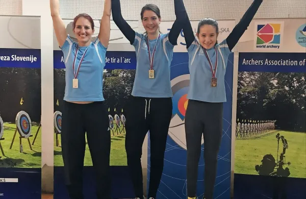 Zmagovalke (z leve): Ana Umer, Sanja Tevž in Mia Velkova