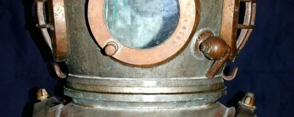 

 Čelada Seibe Gorman, ki so jo uporabljali v podjetju Gradis 
vse do 80. let prejšnjega stoletja.

