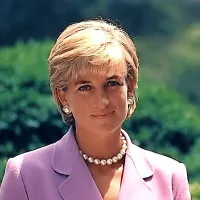 V Kensingtonski palači razstava oblačil princese Diane