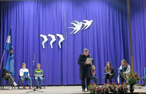 Eva Jazbec je na prireditvi ob obletnici predstavila zgodbo o trpljenju njene družine v času 
izgnanstva.