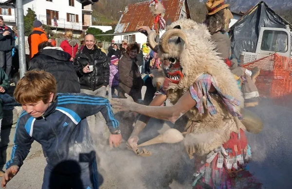 Pust ta vikend v Drežni&scaron;kih Ravnah in pod Ligom