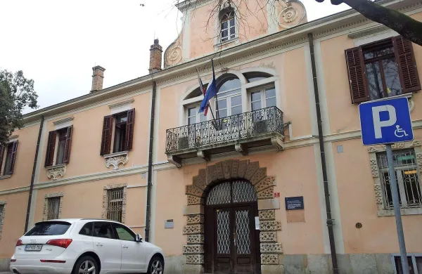 Osumljeni so na upravni enoti v Kopru uredili  vse potrebno, da so  ruski državljani dobili 
dovoljenja za delo in prebivanje. 