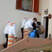 Ta grdi že preganjajo otroke