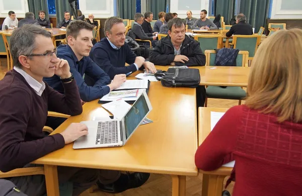 O kolesarskih stezah, pločnikih  in javnem potniškem prometu se bolj ali manj strinjajo vsi, 
glede ukrepov pri parkiranju pa so mnenja med ljudmi deljena. 