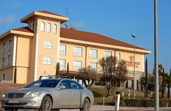  Ali se bodo načrti briškega zabavišča in hotela  za širitev izšli,  je  v pretežni meri  odvisno od 
države. Župan Franc Mužič se zavzema, da bi vlada Venkoju bila naklonjena. 