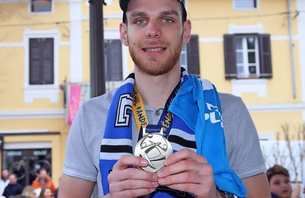 Evropska rokometna zveza (EHF) je levega zunanjega igralca 
Celja Pivovarne Laško Boruta Mačkovška uvrstila v najboljšo 
ekipo 11. kroga skupinskega dela lige prvakov.