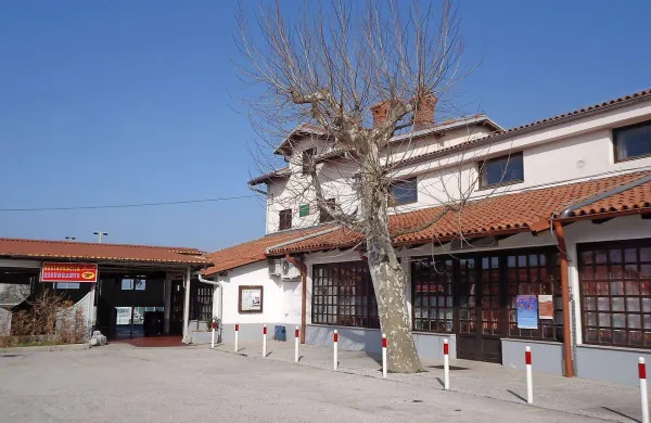 I&scaron;čejo najemnika za gostilno v kulturnem domu v Božičih
