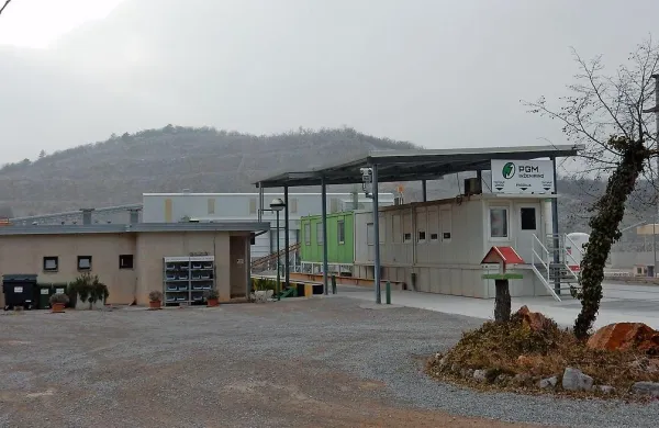 Sežansko podjetje P.G.M. inženiring je decembra kupilo 
kamnolom Mali Medvejk (v ozadju), prejšnji teden pa je 
Pomgrad kupil tretjinski delež PGM-a.