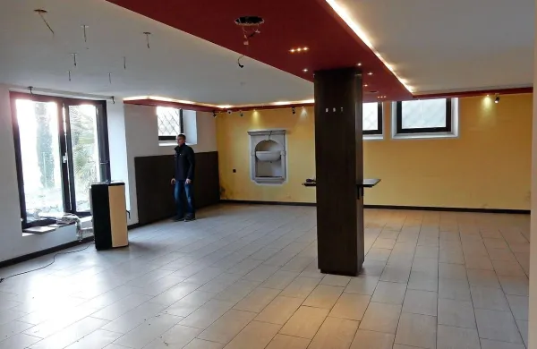 V nekdanji vežici ni več gostinskega lokala in novega si v KS ne želijo več. Stekli so pogovori, 
da bi v njej uredili muzej, razstavni prostor in podobne vsebine. 