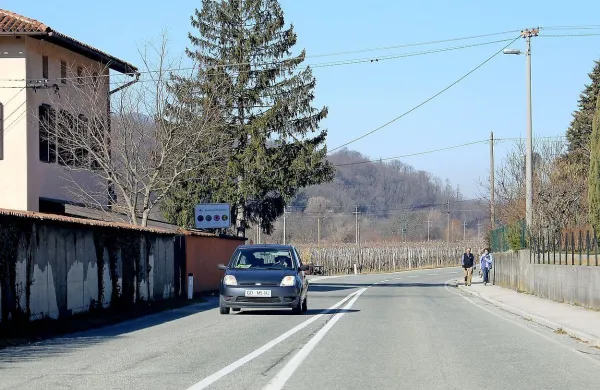 Prikazovalnik hitrosti bodo postavili, o prehodu za pešce pa 
še ni odločitve. 