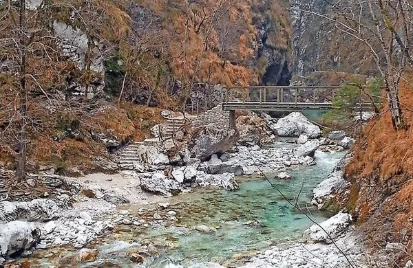 V koritih bodo obnovili brv, namestili bodo varovalne mreže in 
podobno.