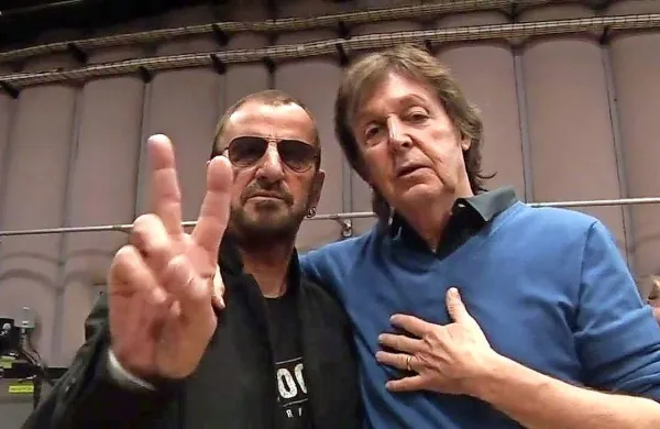 Ringo Starr in Paul McCartney (desno) sta znova združila 
moči v glasbenem ustvarjanju.