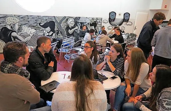 Dijaki in dijakinje so poskušali razvijati svoje poslovne ideje.